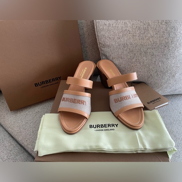Burberry logo sandals | brand new never worn | box not included - Picture 6 of 11